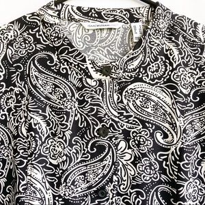Isaac Mizrahi black and white paisley print top.